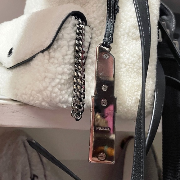 Auth. Prada Rare Trick Acrylic Lipstick Keychain - Picture 5 of 13